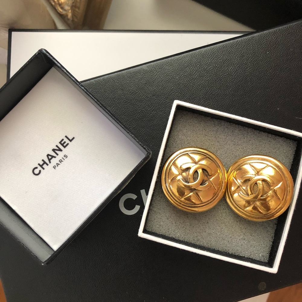 ⚜️Chanel⚜️ Gold Tone Authentic Earrings